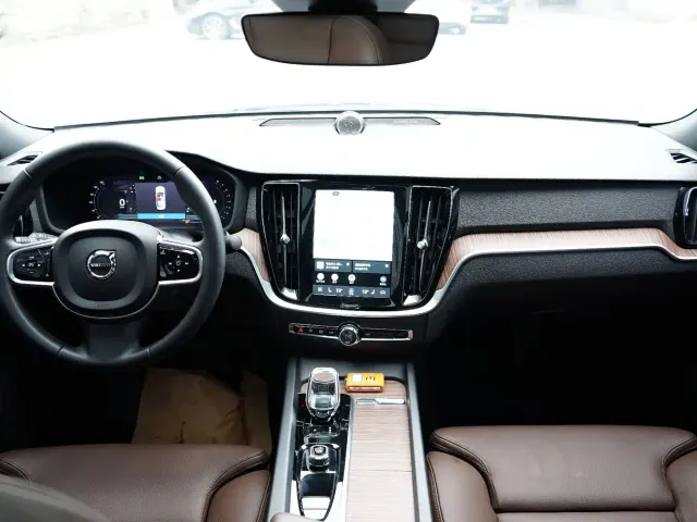 Volvo S60 — Фото автомобиля 8