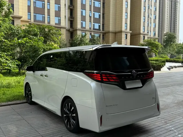 Toyota Alphard — Фото автомобиля 5