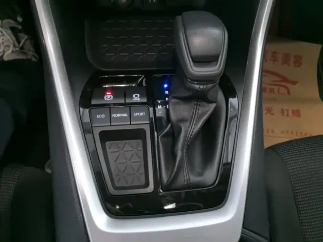 Toyota RAV4 — Фото автомобиля 13