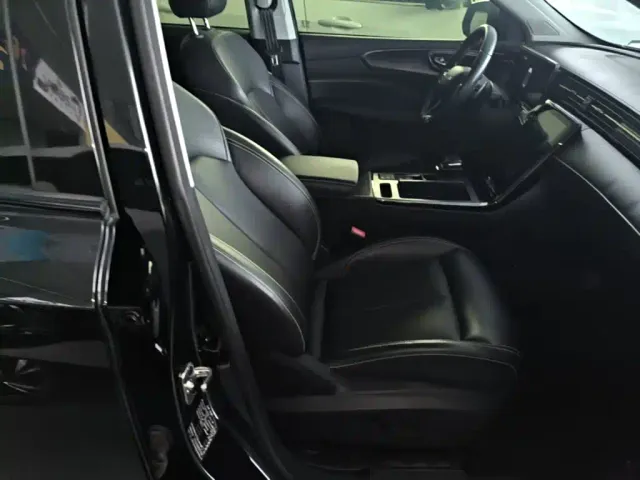 Roewe RX5 — Фото автомобиля 24