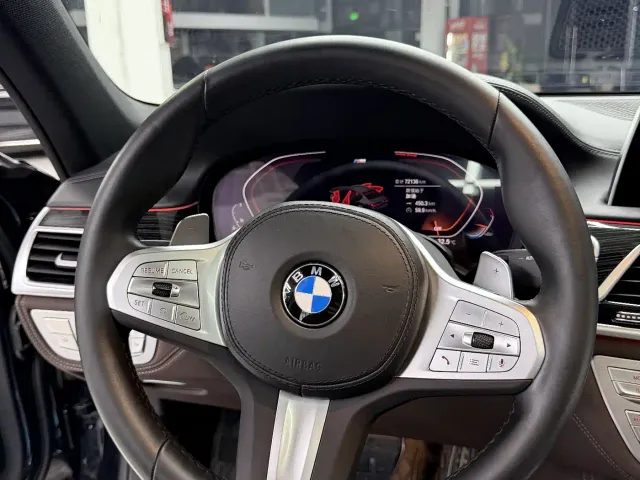BMW 7 Series — Фото автомобиля 13