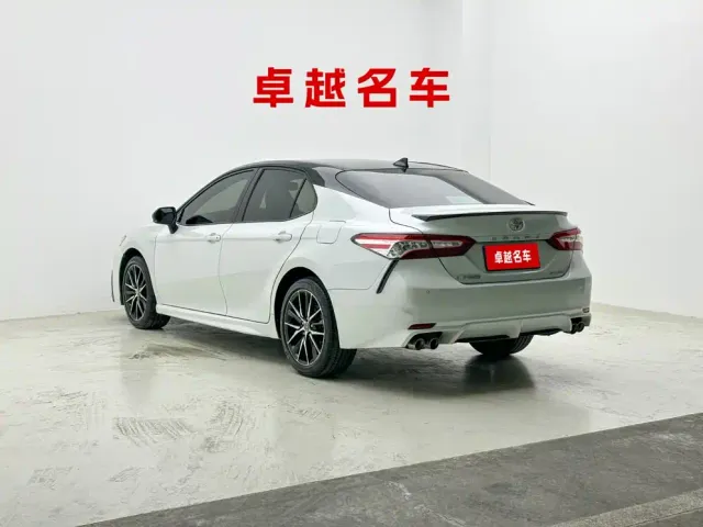 Toyota Camry — Фото автомобиля 2