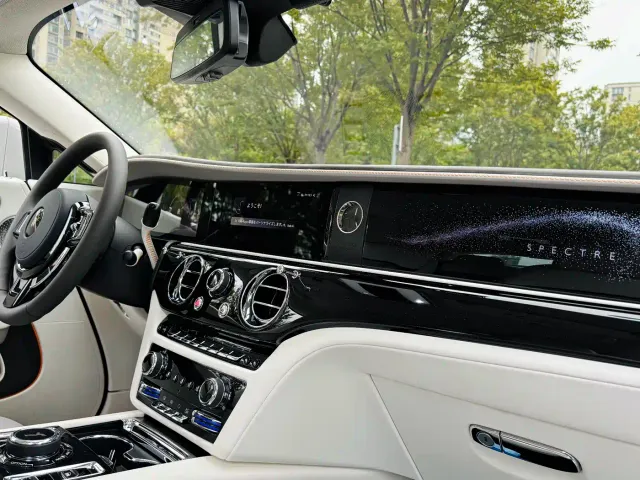 Rolls-Royce Spectre — Фото автомобиля 8