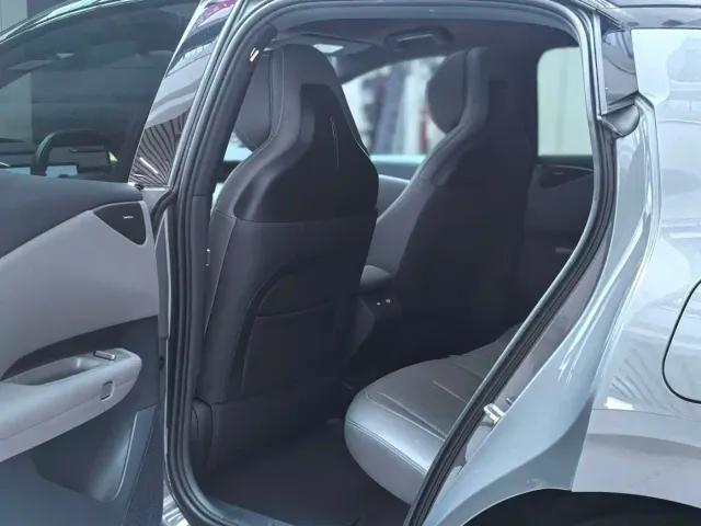 Lynk & Co Z20 — Фото автомобиля 6