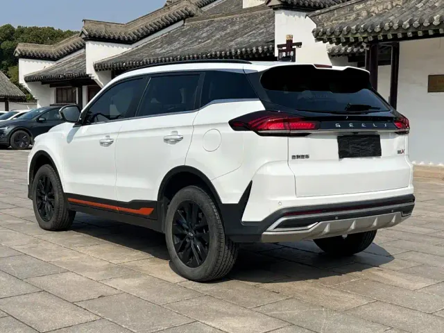 Geely Boyue — Фото автомобиля 7