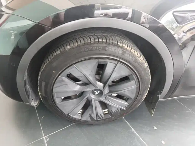 Tesla Model Y — Фото автомобиля 22