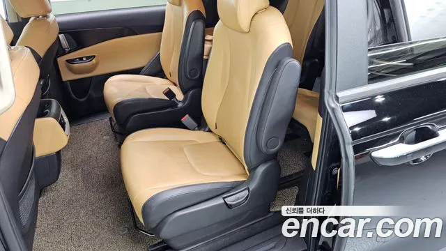 Kia Canival — Фото автомобиля 11