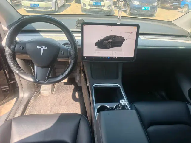 Tesla Model Y — Фото автомобиля 6
