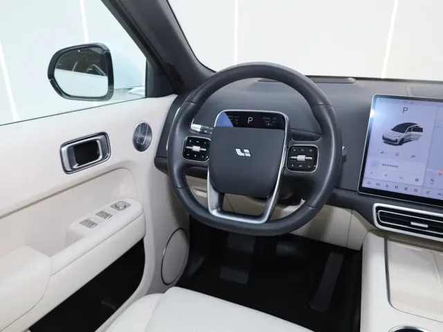 Li Auto L8 — Фото автомобиля 26