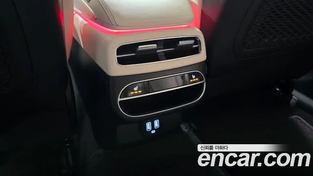 Genesis GV70 — Фото автомобиля 24