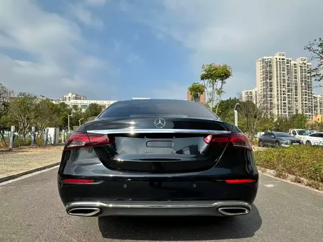 Mercedes-Benz E-Class — Фото автомобиля 5