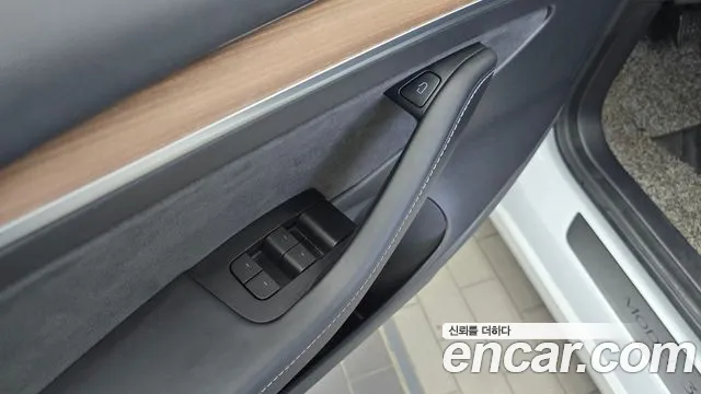 Tesla Model 3 — Фото автомобиля 20