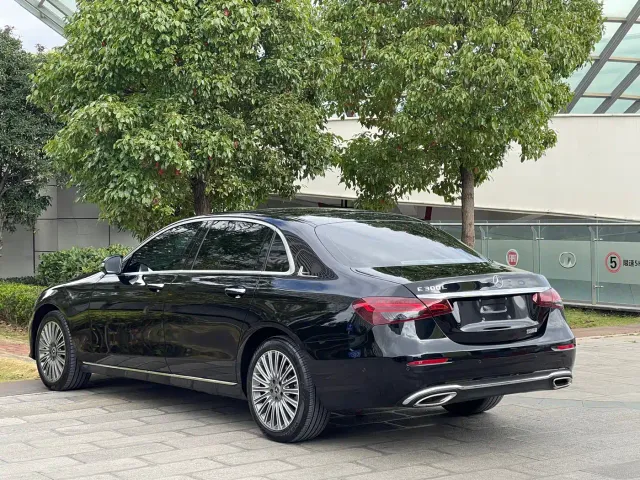 Mercedes-Benz E-Class — Фото автомобиля 7