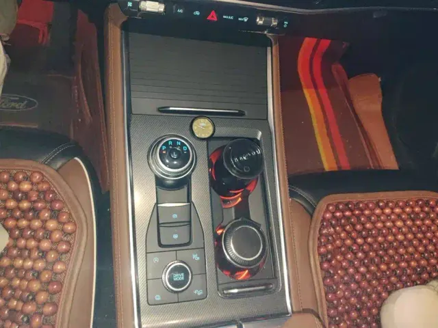 Ford Explorer — Фото автомобиля 16