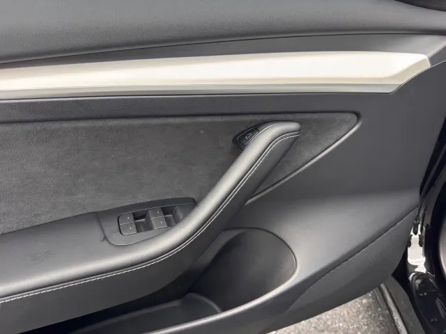 Tesla Model 3 — Фото автомобиля 12
