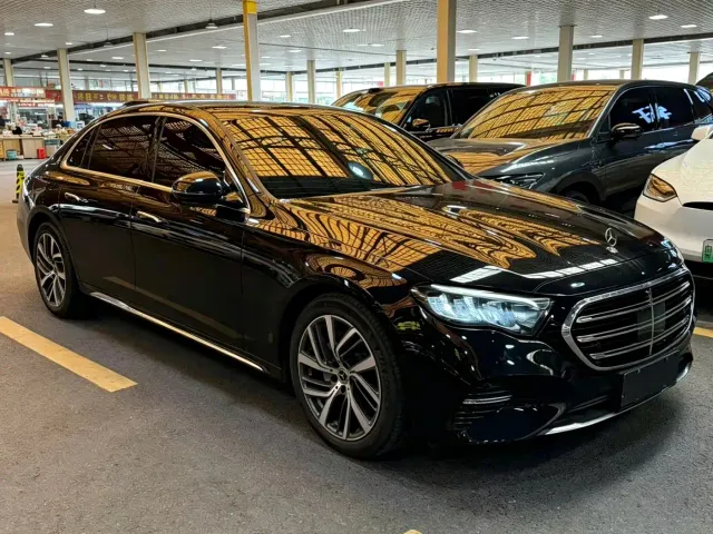 Mercedes-Benz E-Class — Фото автомобиля 2