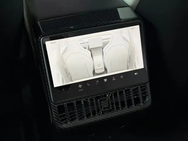 Tesla Model 3 — Фото автомобиля 9