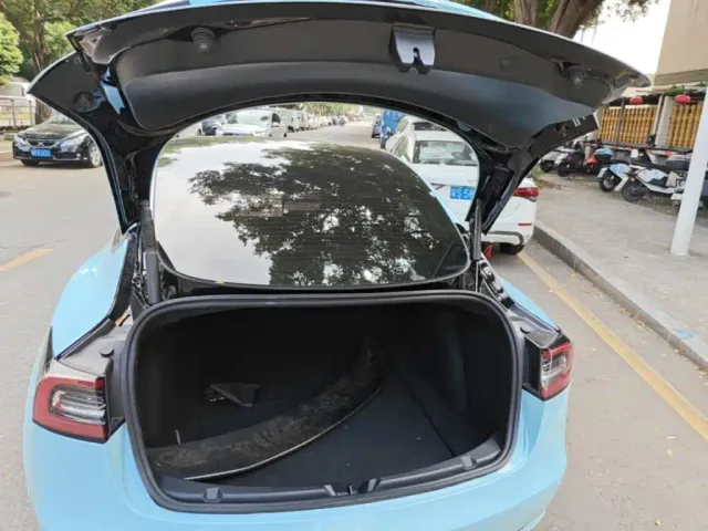 Tesla Model 3 — Фото автомобиля 18