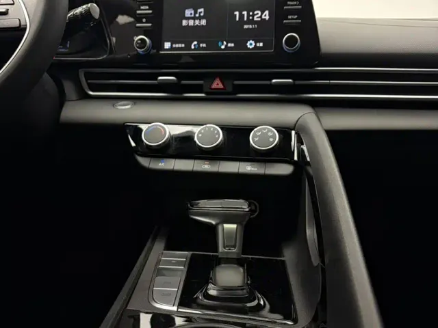 Hyundai Elantra — Фото автомобиля 19