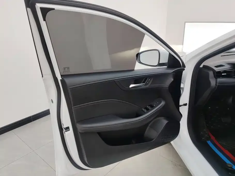 Roewe Roewe i5 2023 1.5L CVT Honor Edition — Фото автомобиля 7