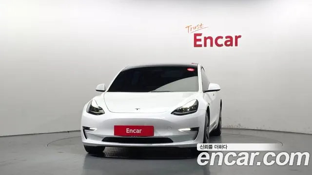 Tesla Model 3 — Фото автомобиля 3