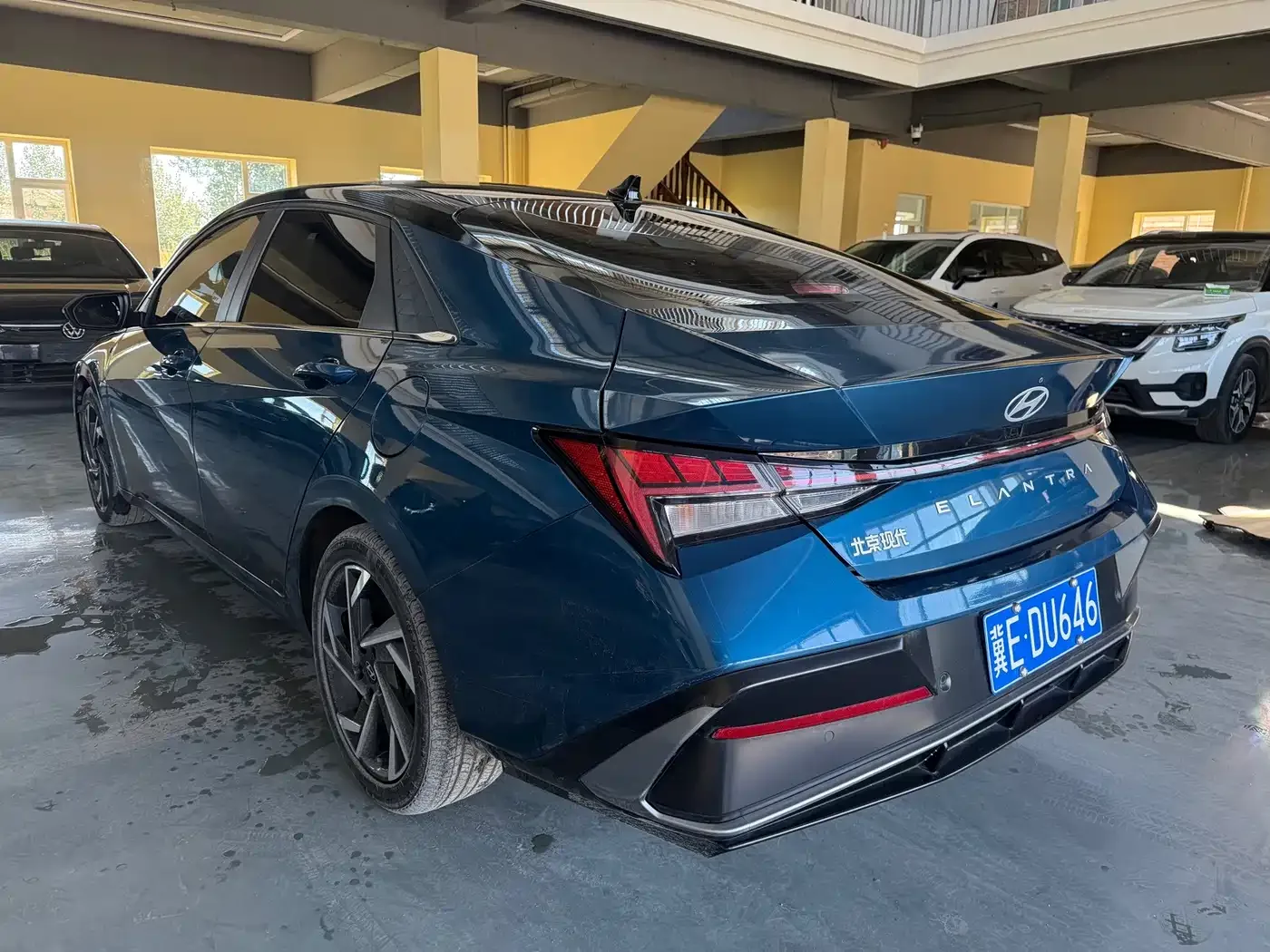 Hyundai Elantra 2023 1.5L CVT TOP Flagship Edition — Фото автомобиля 7
