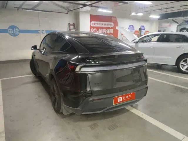 Tesla Model Y — Фото автомобиля 4