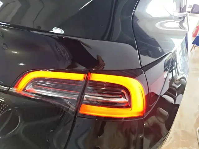 Tesla Model Y — Фото автомобиля 7