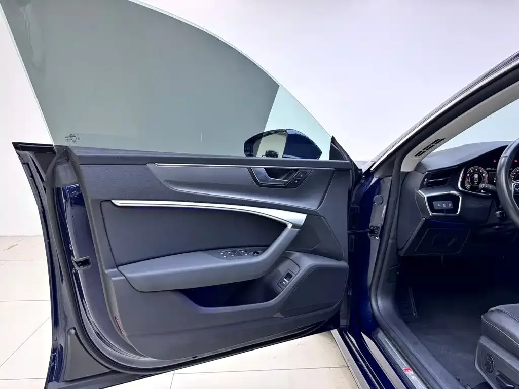 Audi Audi A7L 2024 45TFSI S-line Dream Edition Crystal Package — Фото автомобиля 8