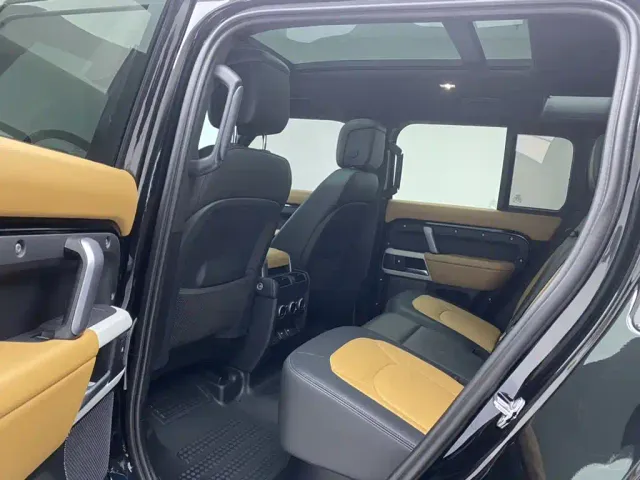 Land Rover Defender — Фото автомобиля 19