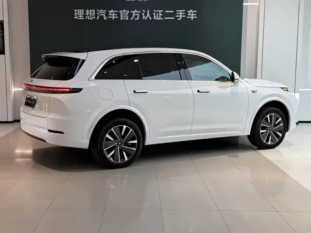 Li Auto L7 — Фото автомобиля 4