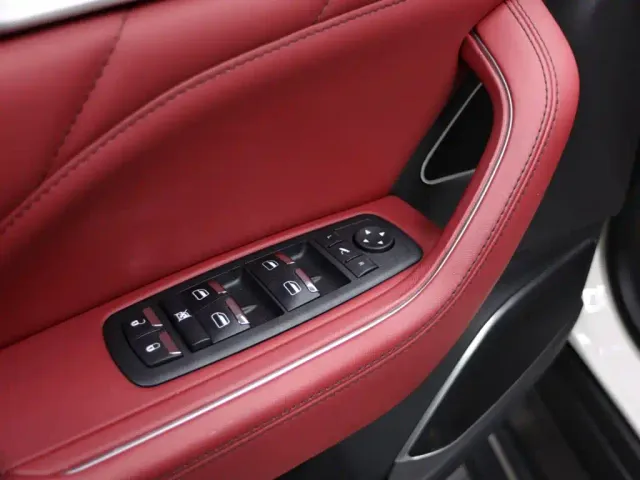 Maserati Levante — Фото автомобиля 22