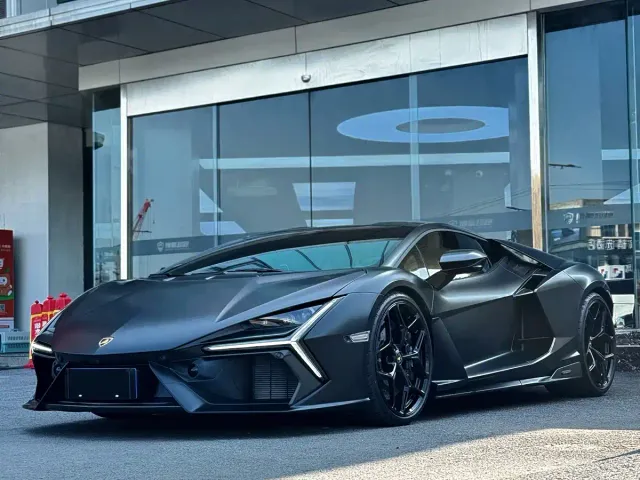 Lamborghini Revuelto — Фото автомобиля 2