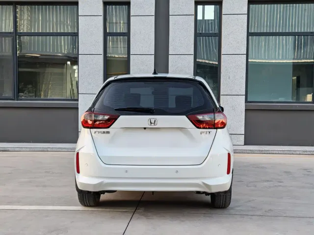 Honda Fit — Фото автомобиля 5