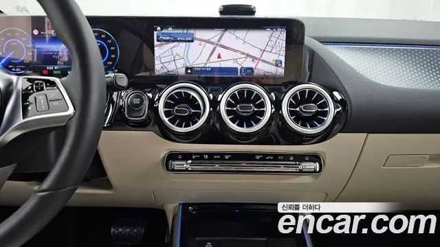 Mercedes-Benz EQA — Фото автомобиля 14