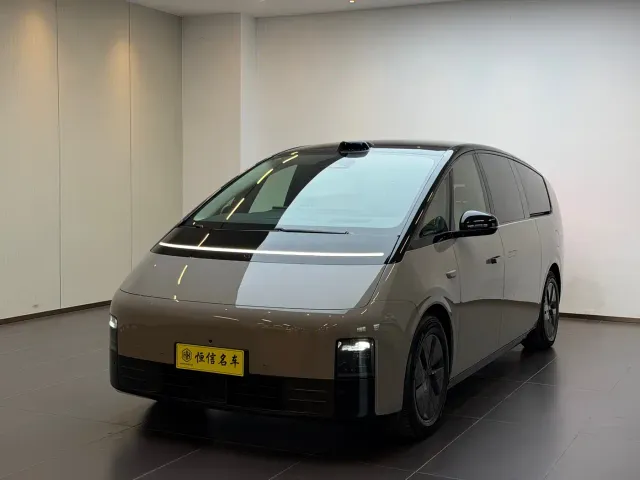 Фотография автомобиля — Li Auto MEGA