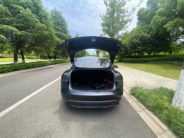 Tesla Model 3 — Фото автомобиля 11