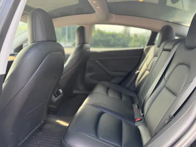 Tesla Model 3 — Фото автомобиля 7