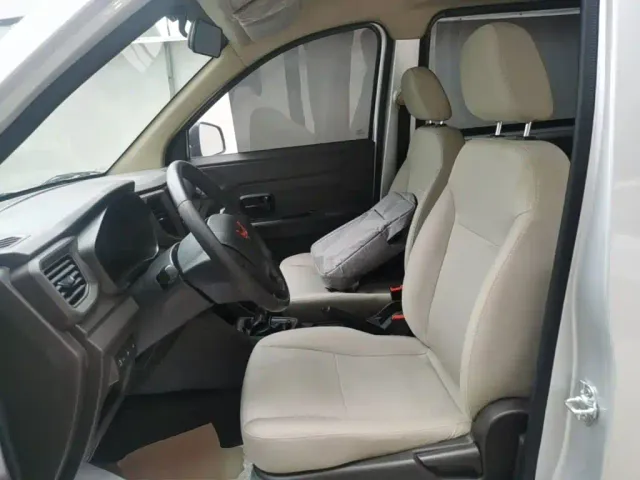 Wuling Hongguang V — Фото автомобиля 14