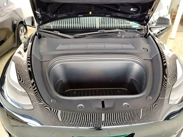 Tesla Model Y — Фото автомобиля 19