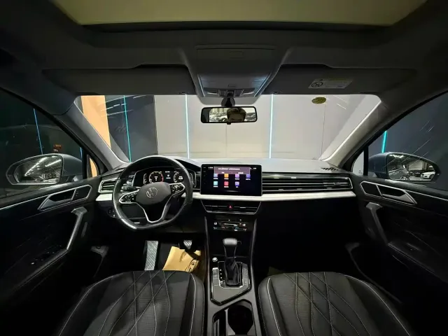 Volkswagen Tiguan L — Фото автомобиля 9