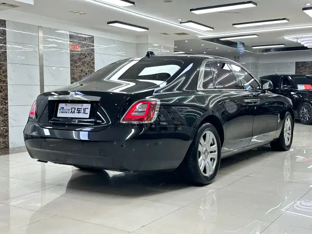Rolls-Royce Ghost — Фото автомобиля 6