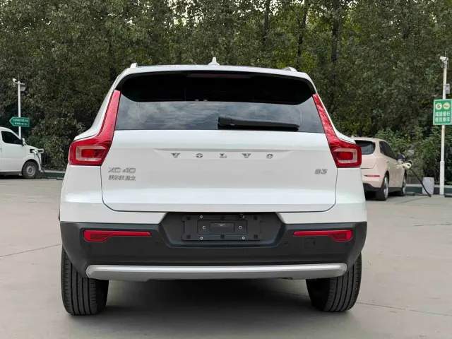 Volvo XC40 — Фото автомобиля 16