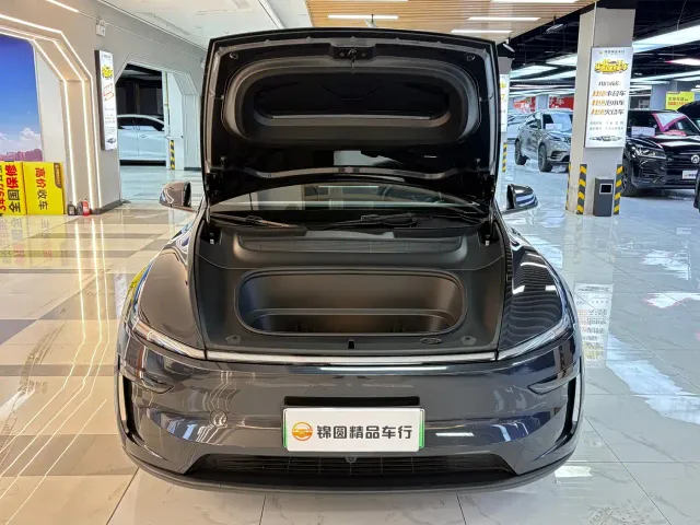 Tesla Model Y — Фото автомобиля 21