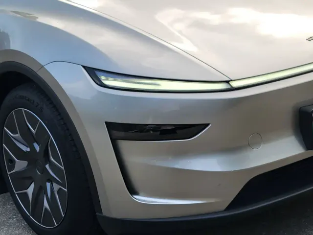 Tesla Model Y L 2025 Facelift Long Range AWD — Фото автомобиля 3
