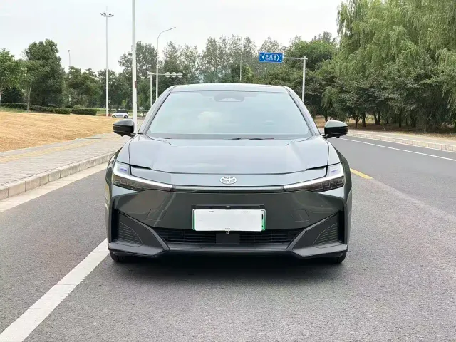Toyota bZ3 — Фото автомобиля 3