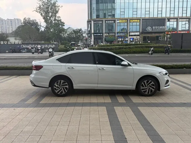 Volkswagen Lavida — Фото автомобиля 16