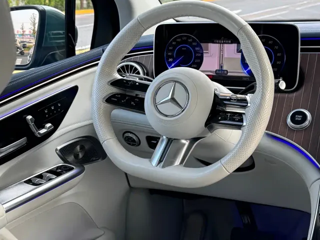 Mercedes-Benz EQE SUV — Фото автомобиля 22