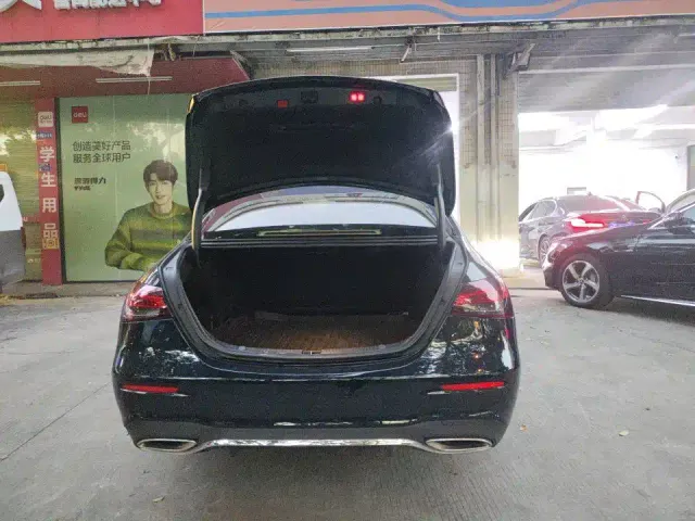 Mercedes-Benz E-Class — Фото автомобиля 9