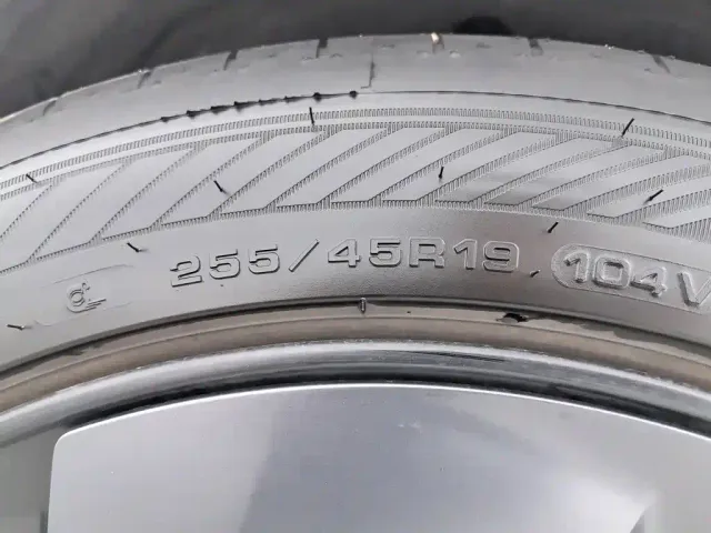 Tesla Model Y — Фото автомобиля 24